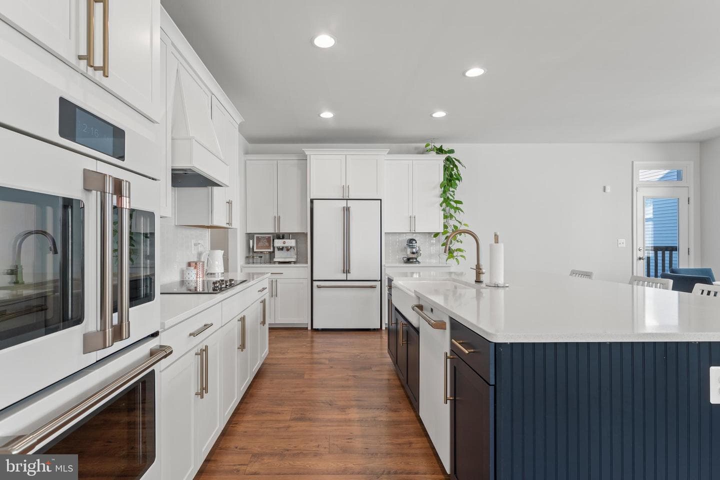 462 Coastal Avenue photo 18