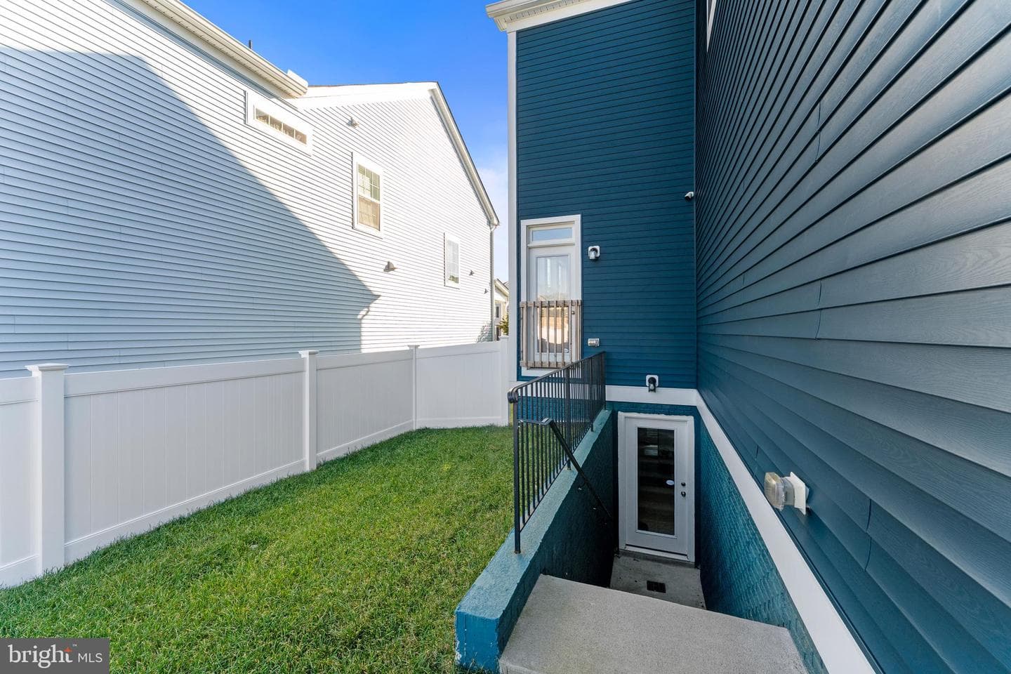 462 Coastal Avenue photo 50