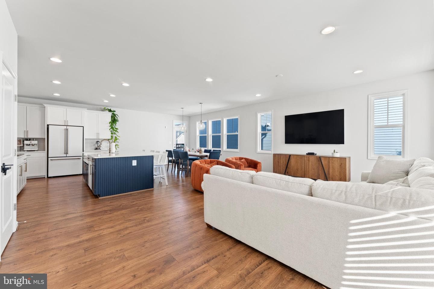 462 Coastal Avenue photo 8