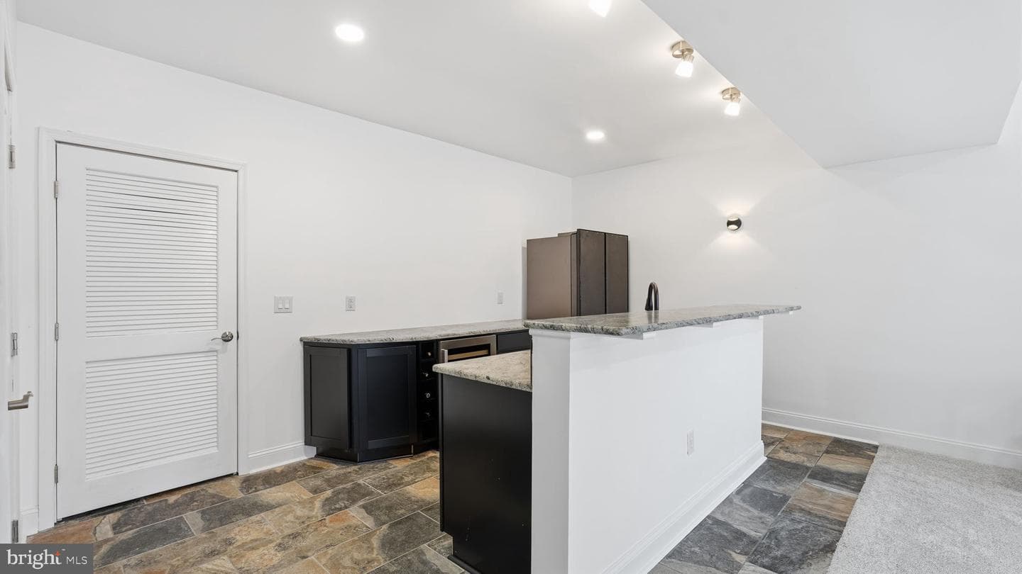 531 Apricot Street photo 34