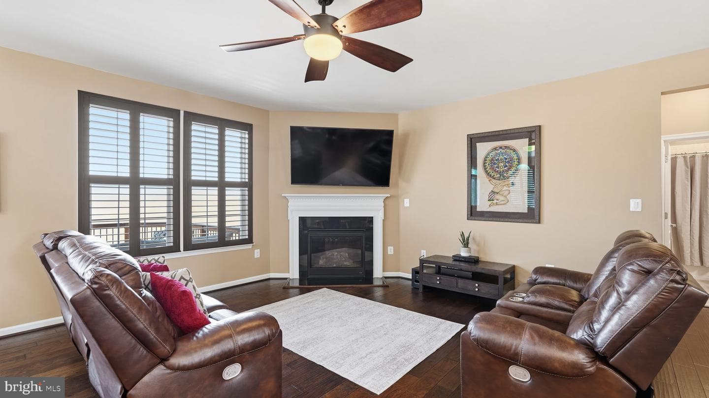 531 Apricot Street photo 9