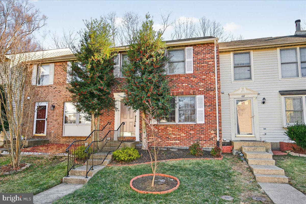 605 Ridgecrest Court photo 2