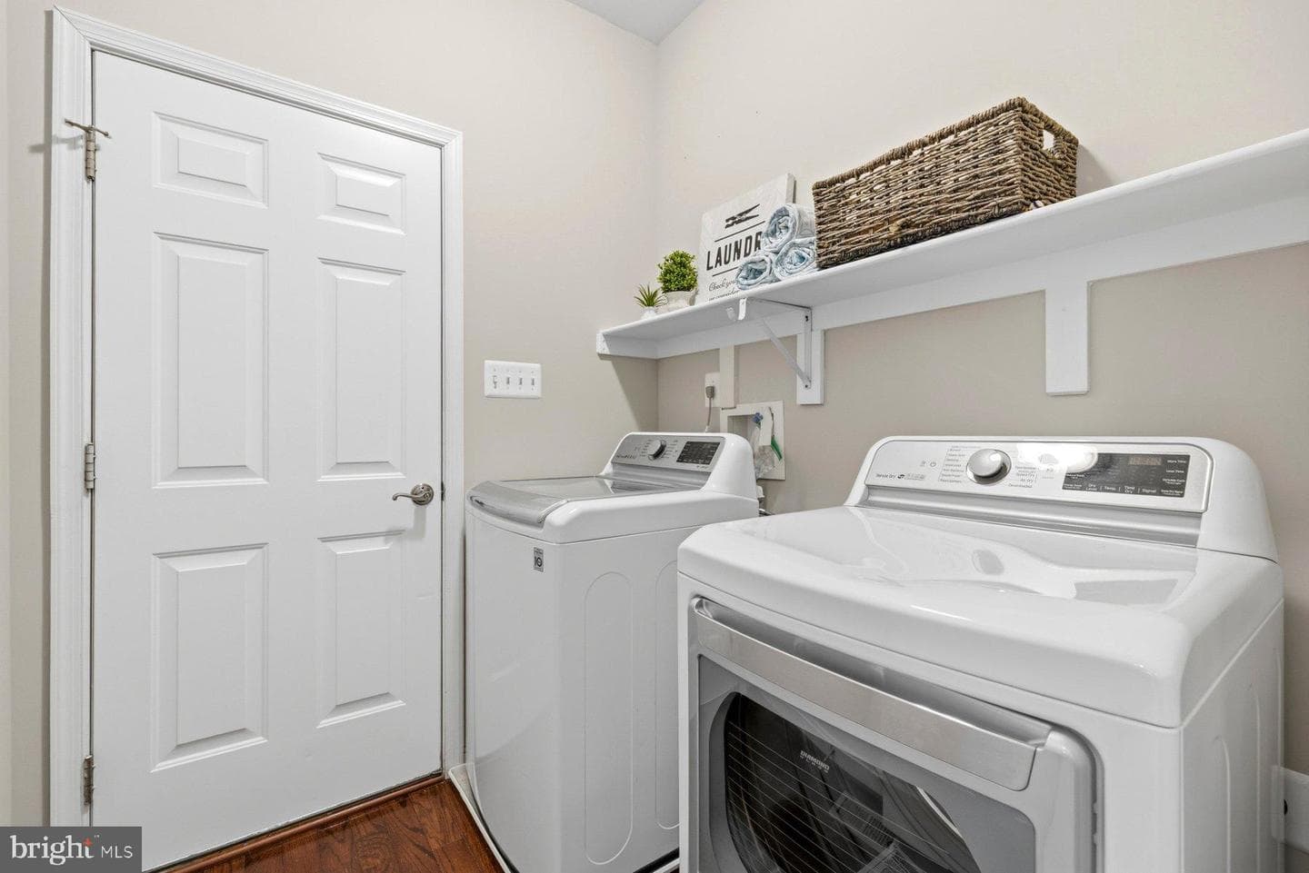 53 Queen Laurens Court photo 16