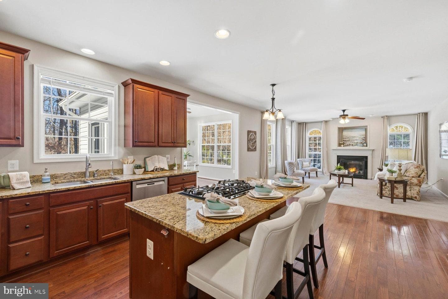 53 Queen Laurens Court photo 21