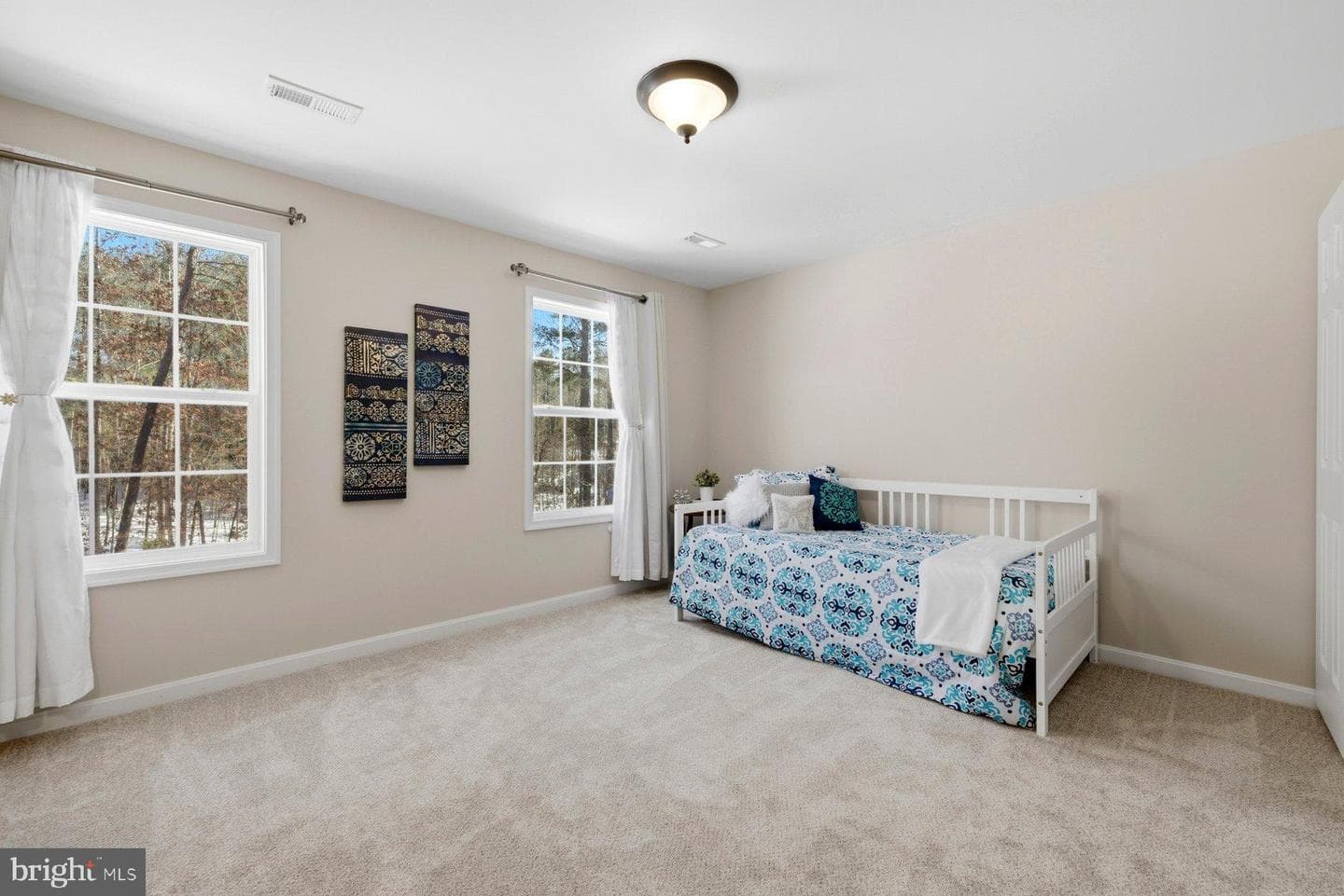 53 Queen Laurens Court photo 32