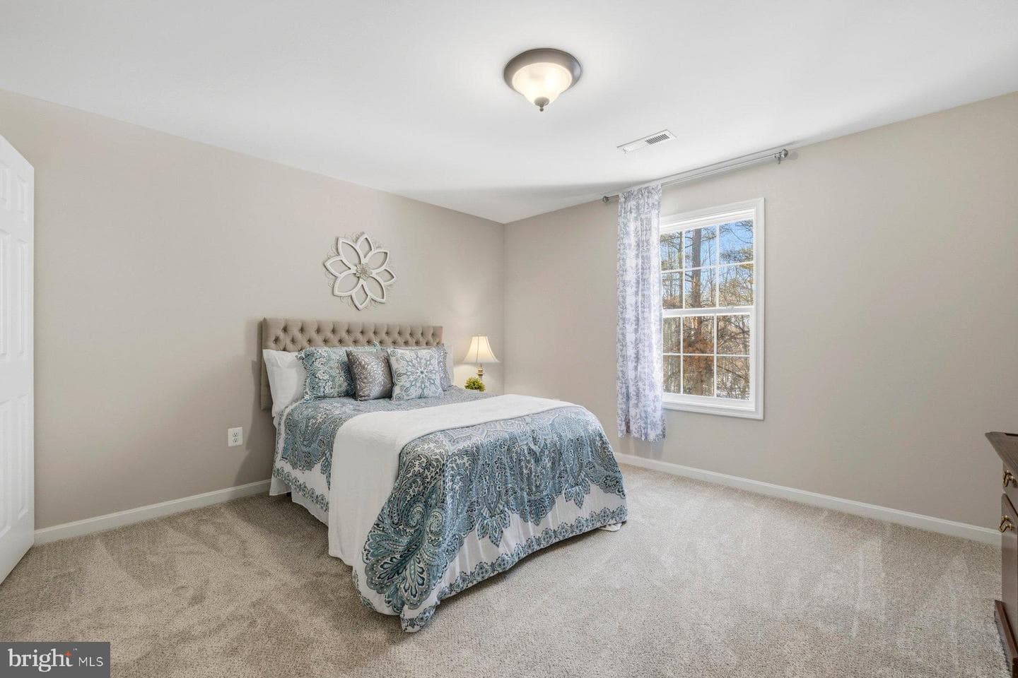 53 Queen Laurens Court photo 34