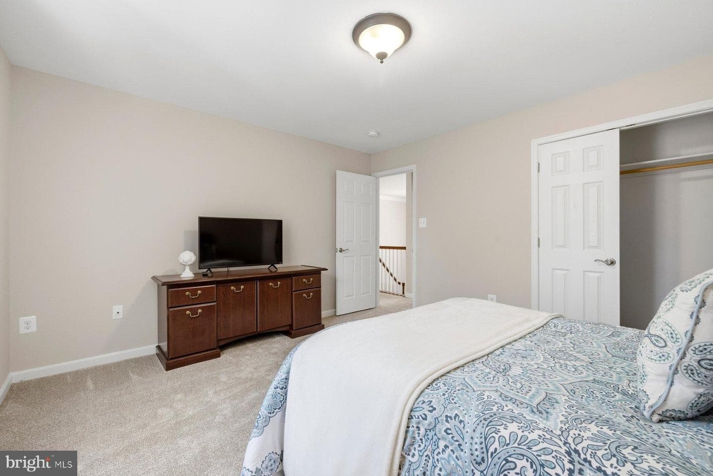 53 Queen Laurens Court photo 35