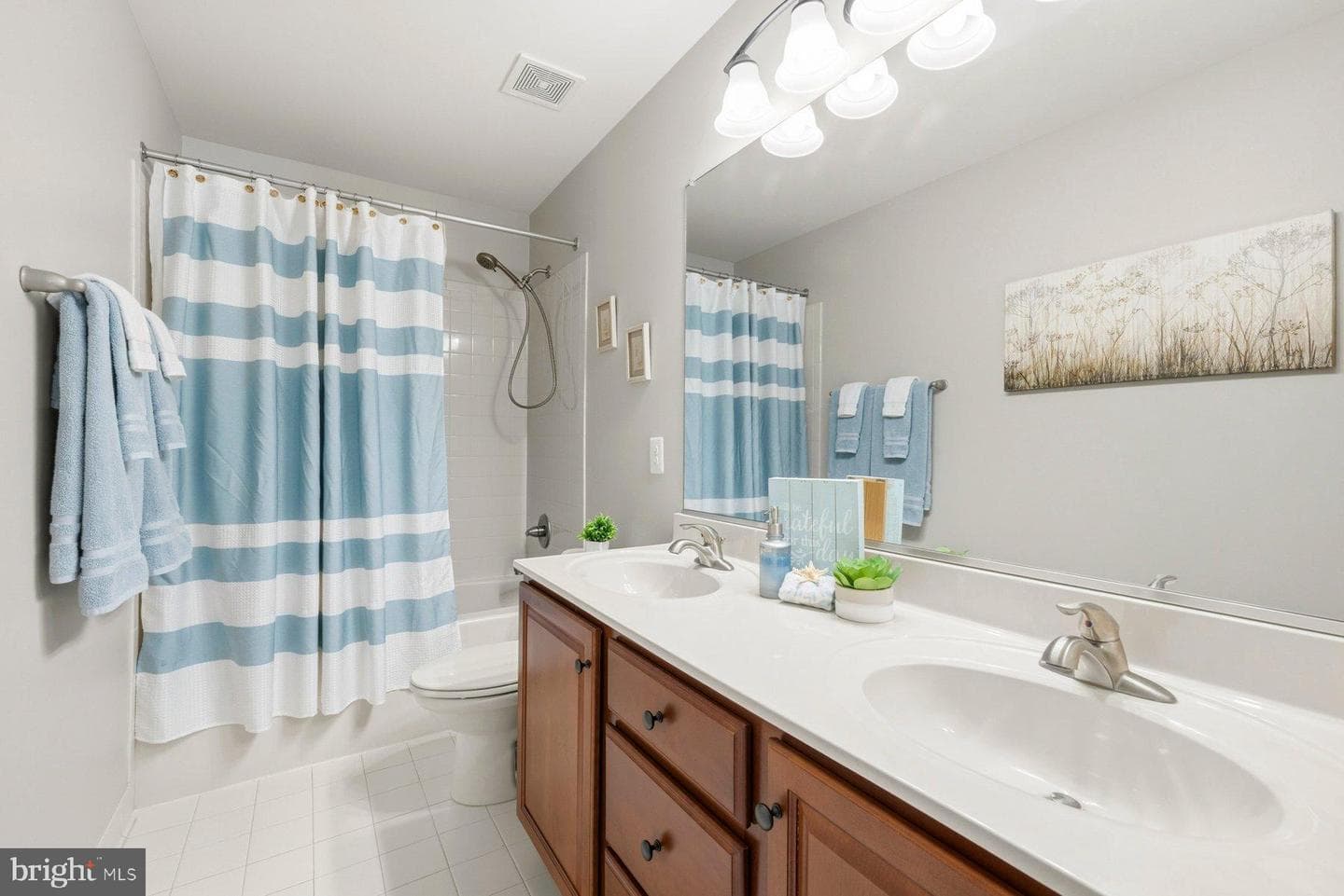 53 Queen Laurens Court photo 36