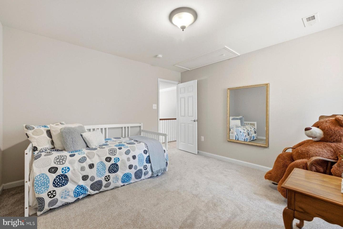 53 Queen Laurens Court photo 38