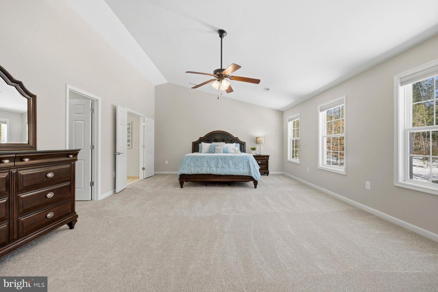 53 Queen Laurens Court photo 40