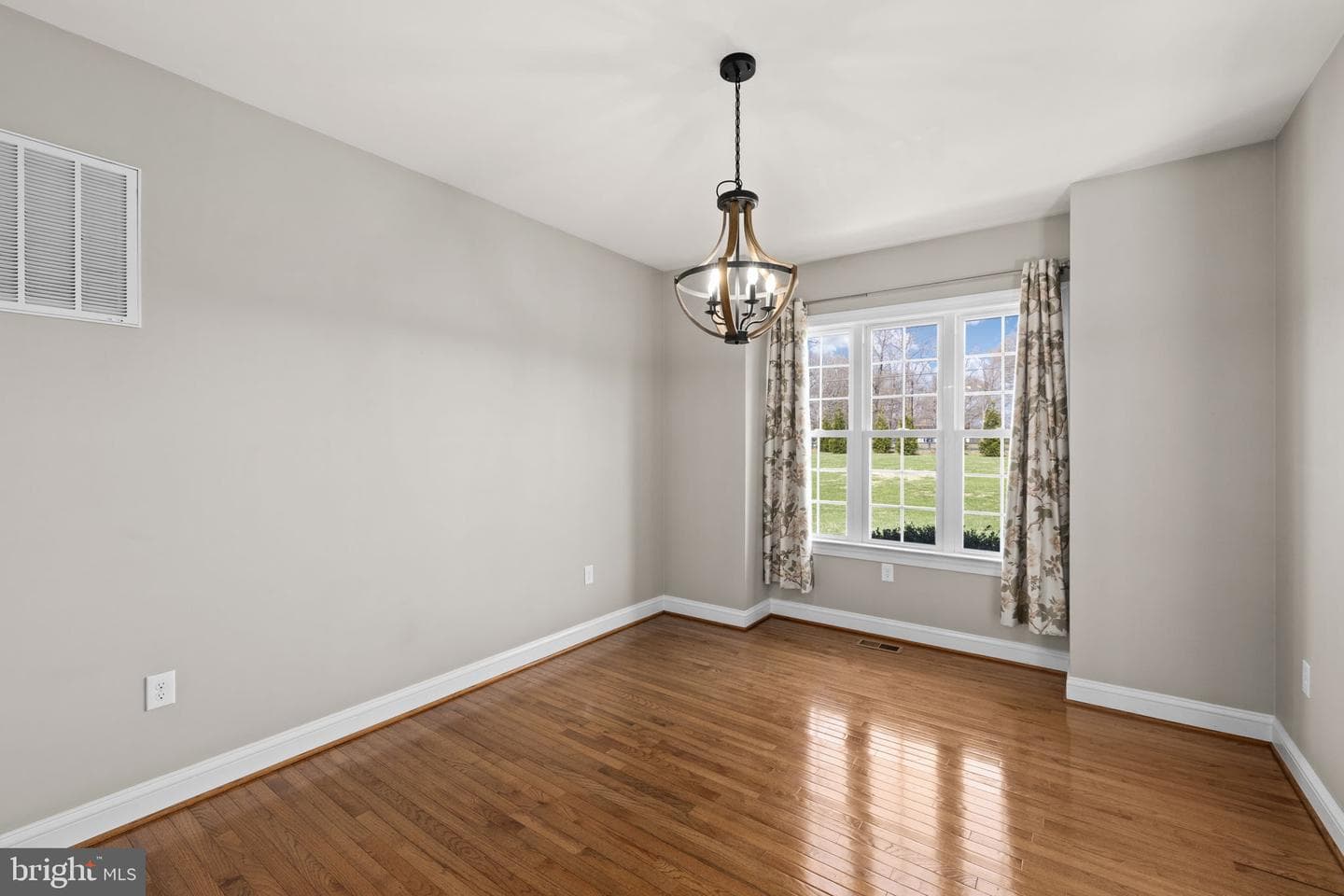 240 Poplar Road photo 9
