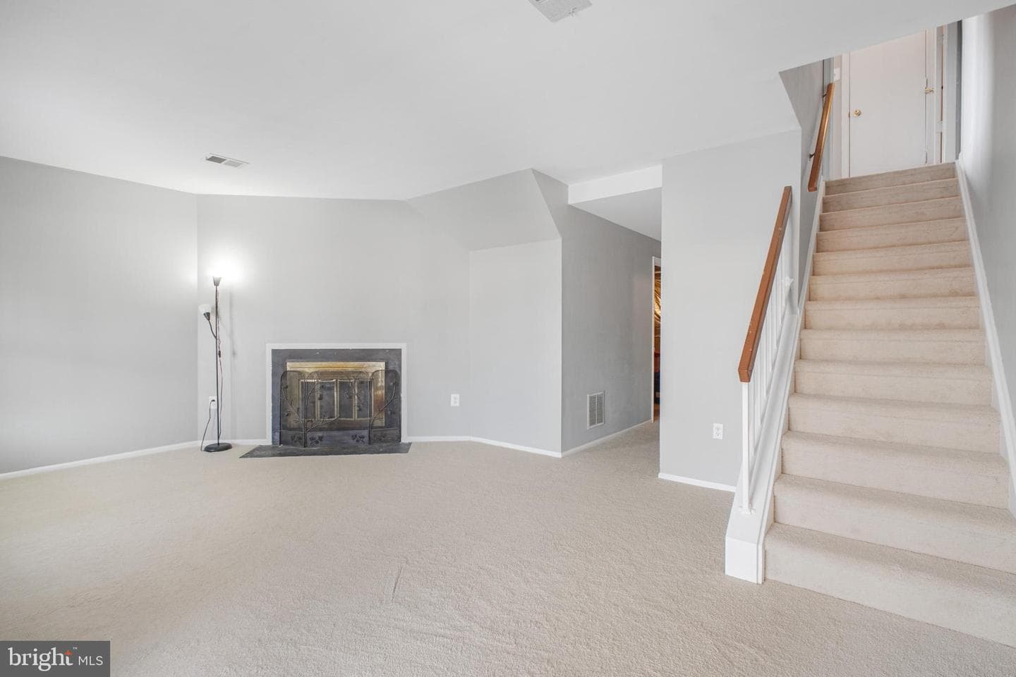 213 Lakeview Court photo 12