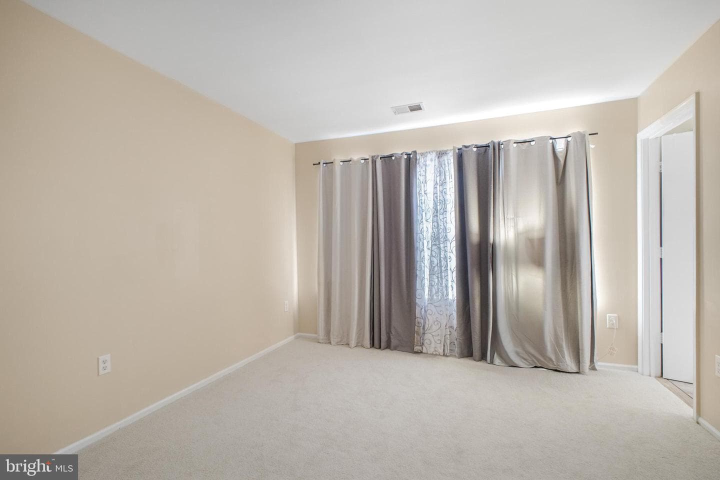 213 Lakeview Court photo 15