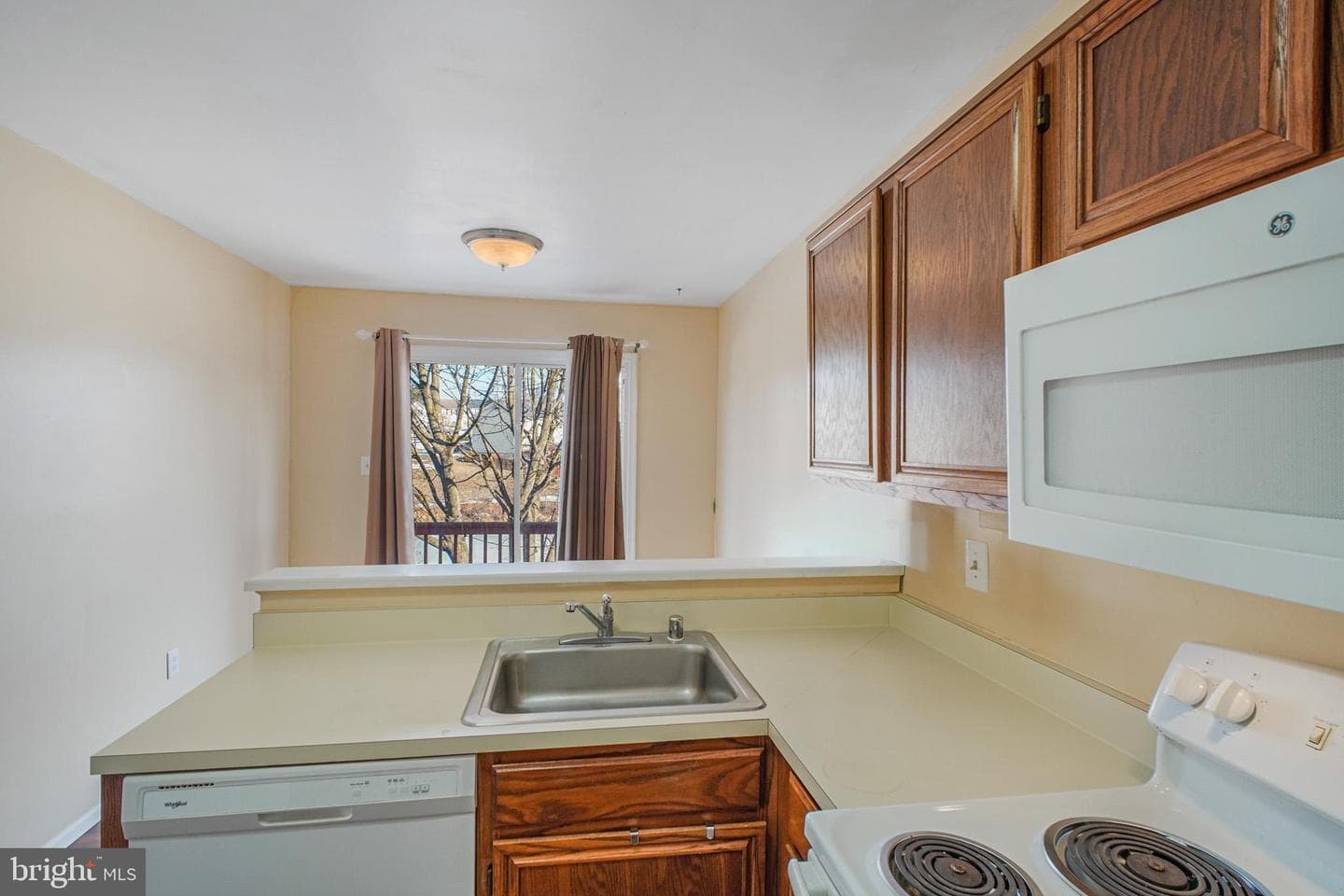 213 Lakeview Court photo 24
