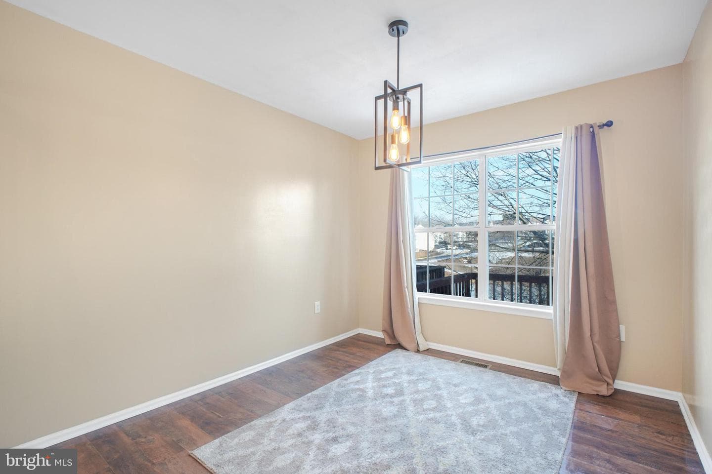 213 Lakeview Court photo 6