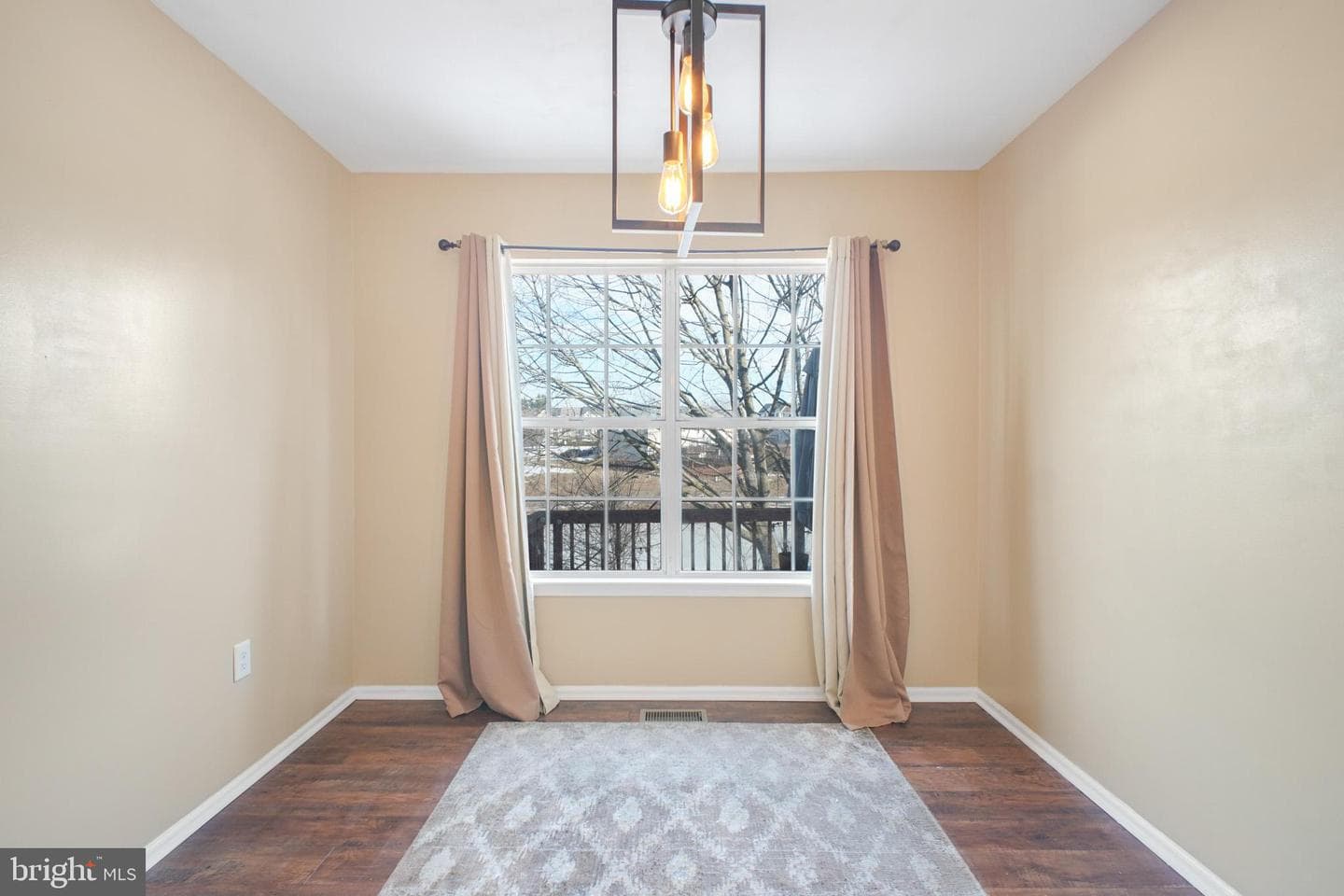 213 Lakeview Court photo 7