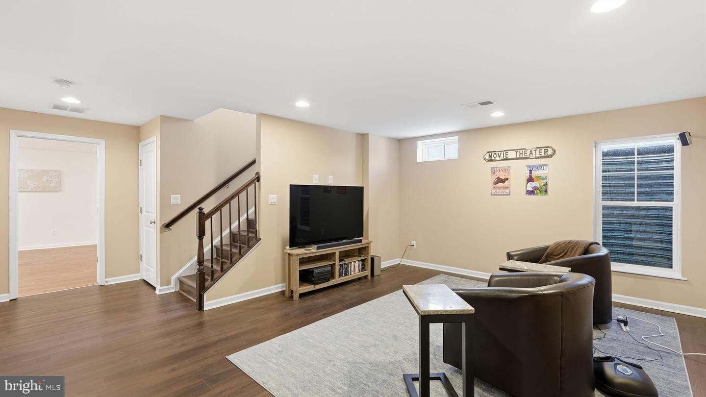 506 Apricot Street photo 37