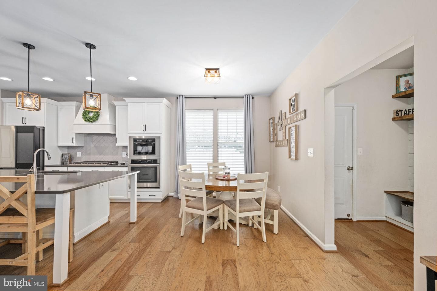 568 Coastal Avenue photo 25