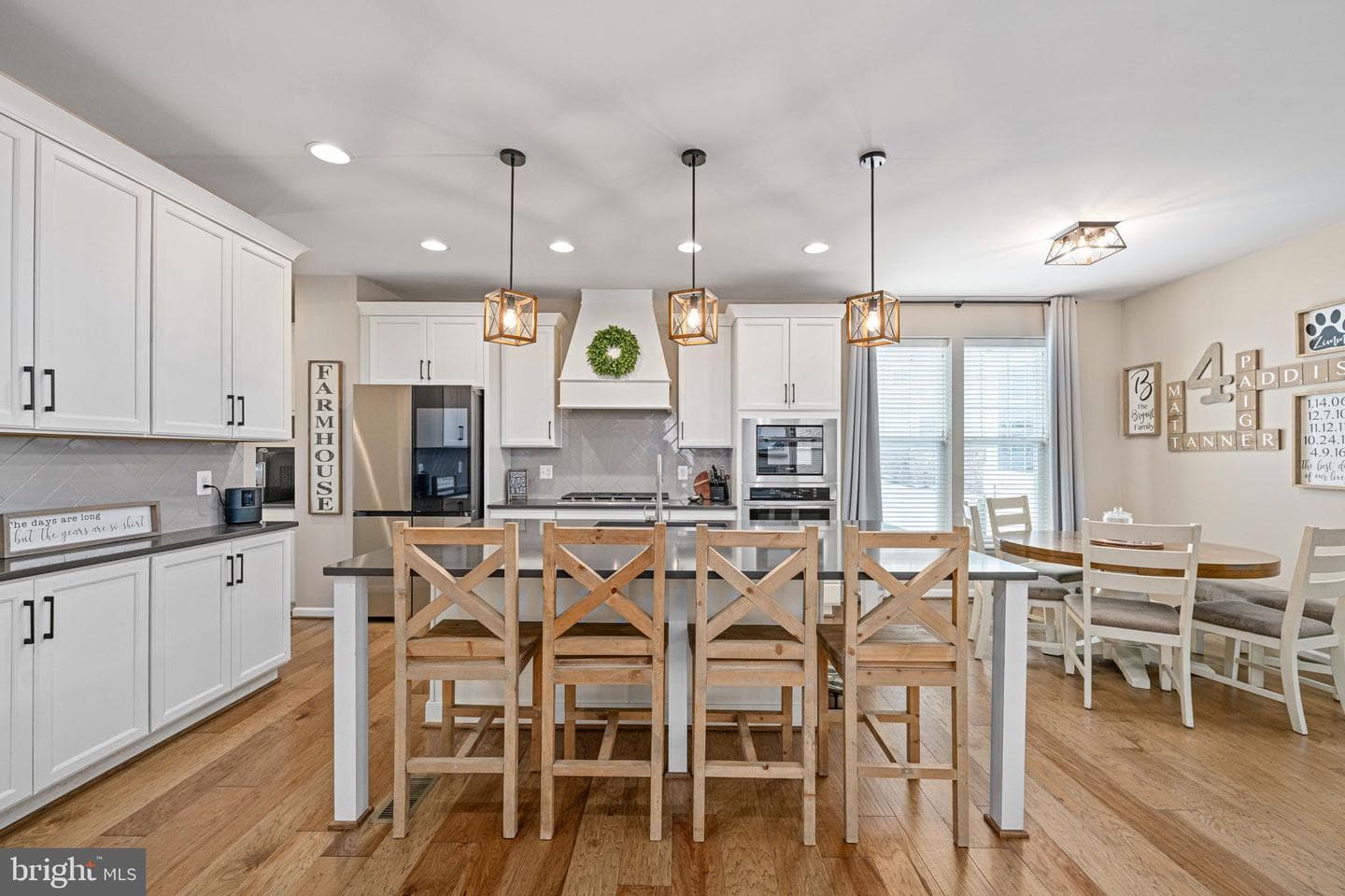 568 Coastal Avenue photo 3