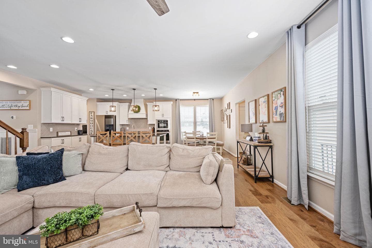 568 Coastal Avenue photo 33