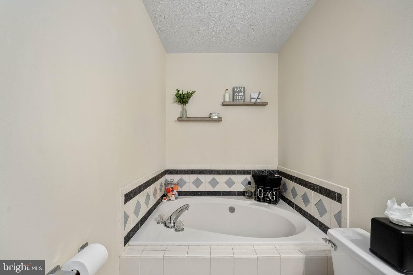 207 Healy Court photo 23