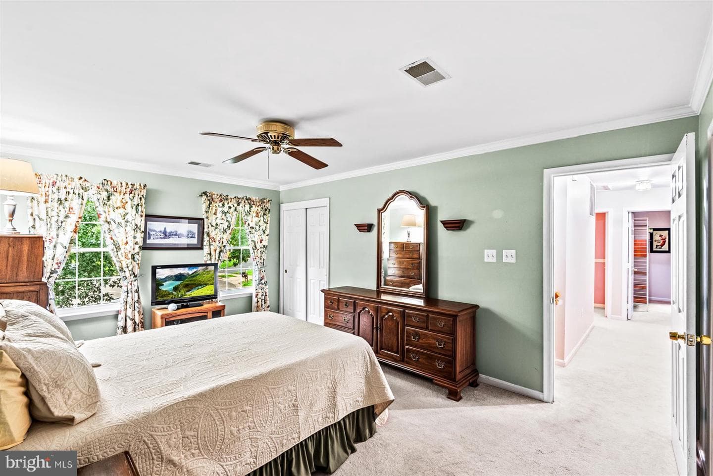 14 Baron Court photo 28