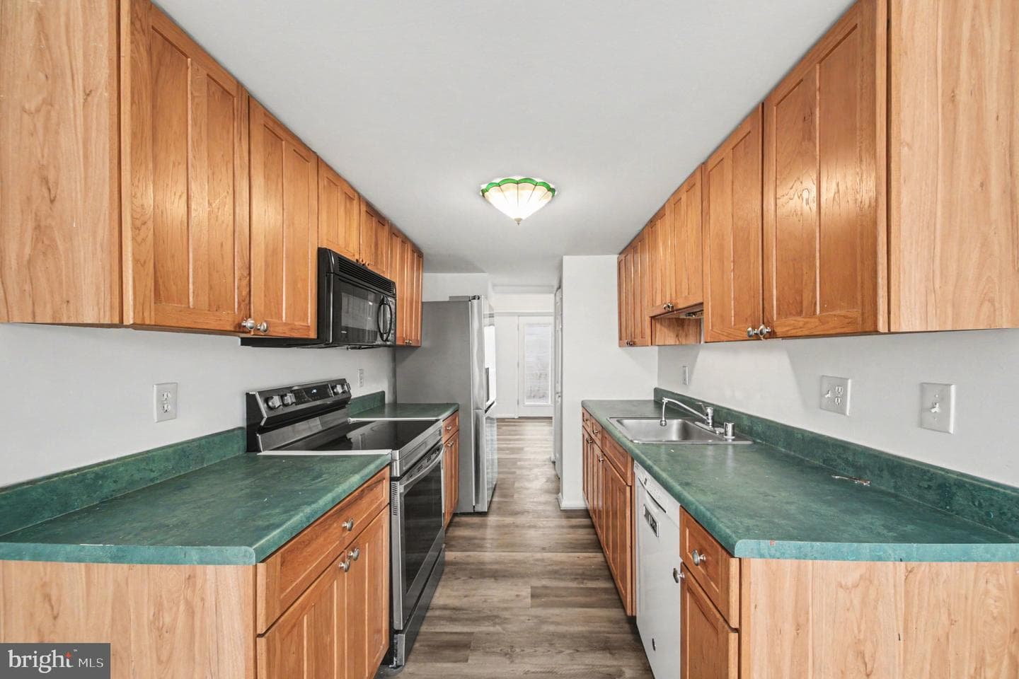 1106 Thomas Jefferson Place photo 11