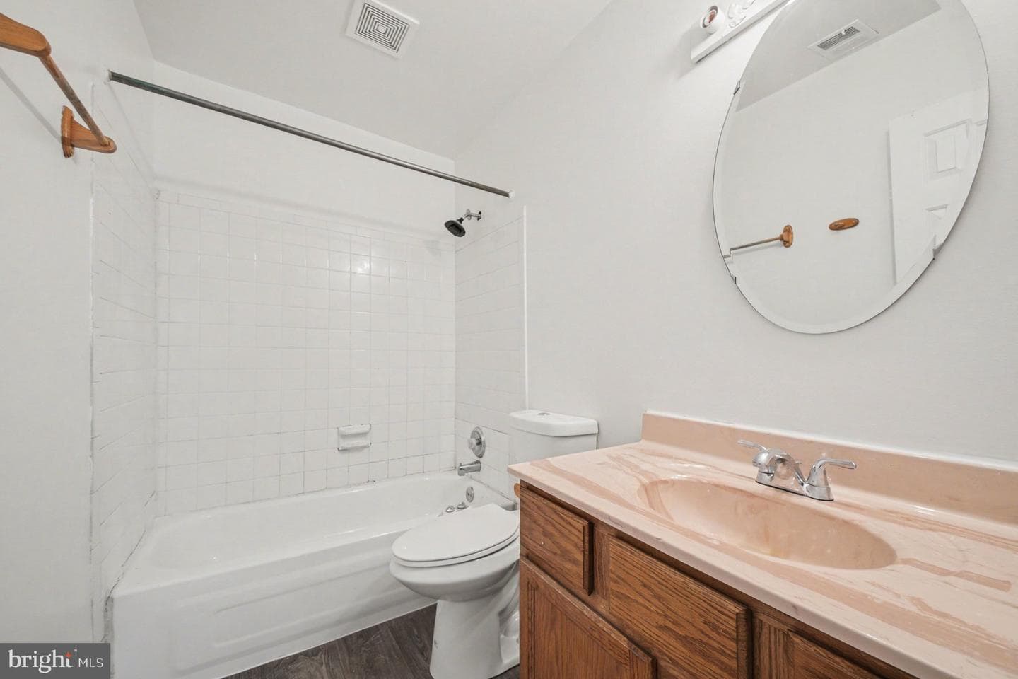 1106 Thomas Jefferson Place photo 15