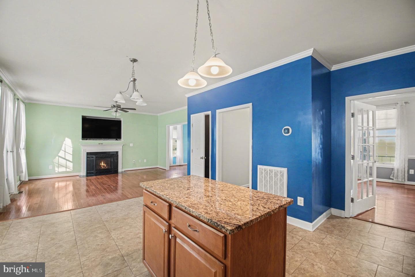325 Phillips Street photo 11