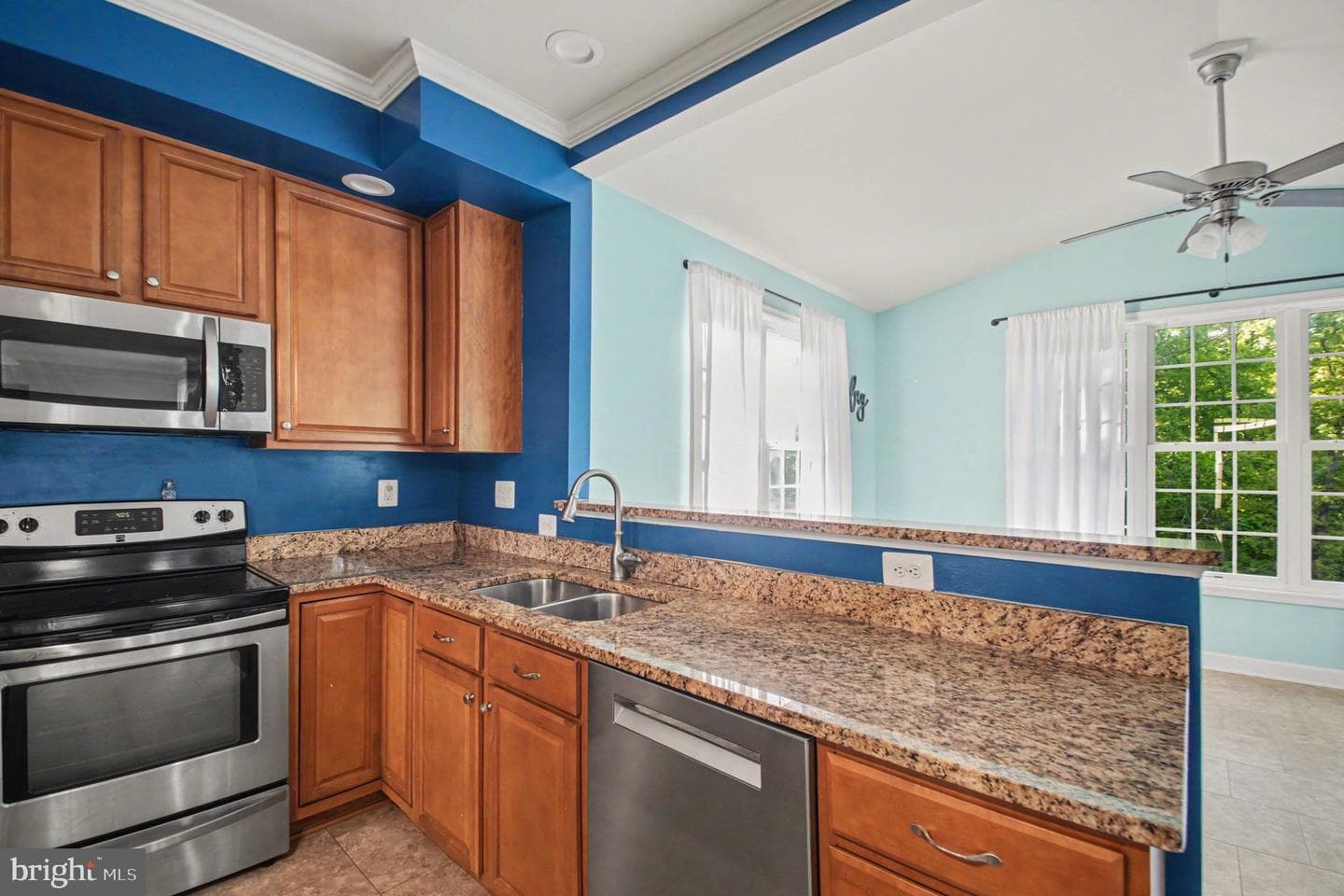325 Phillips Street photo 12