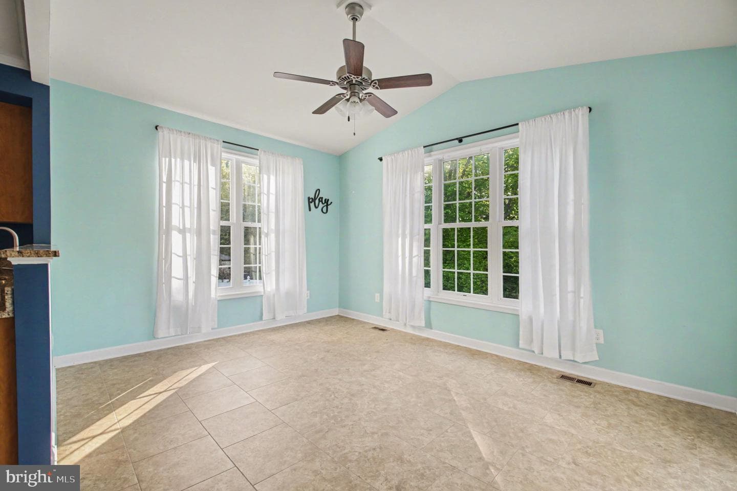 325 Phillips Street photo 22