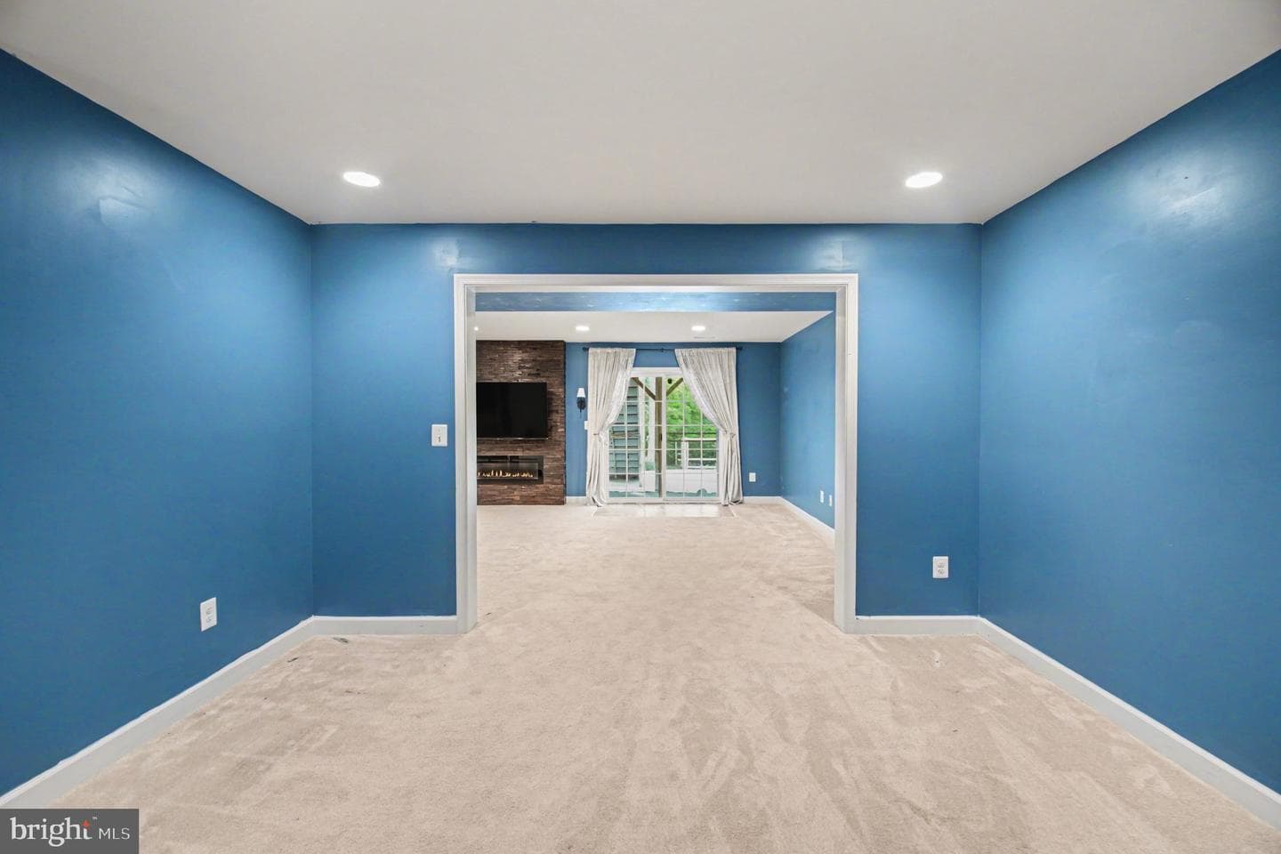 325 Phillips Street photo 30
