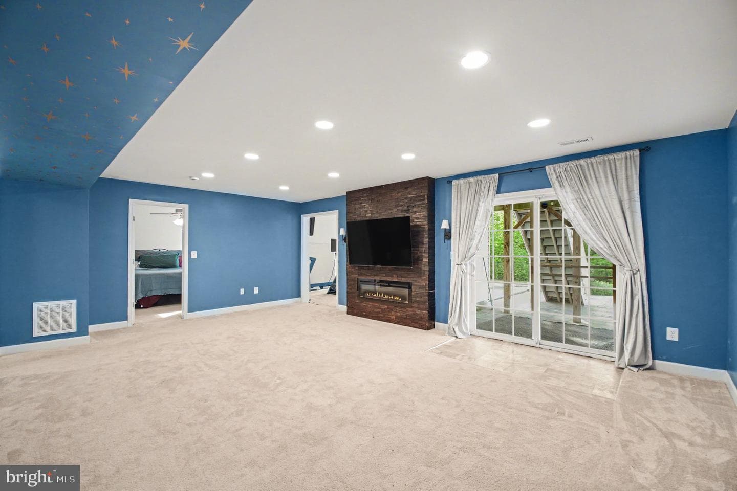 325 Phillips Street photo 32
