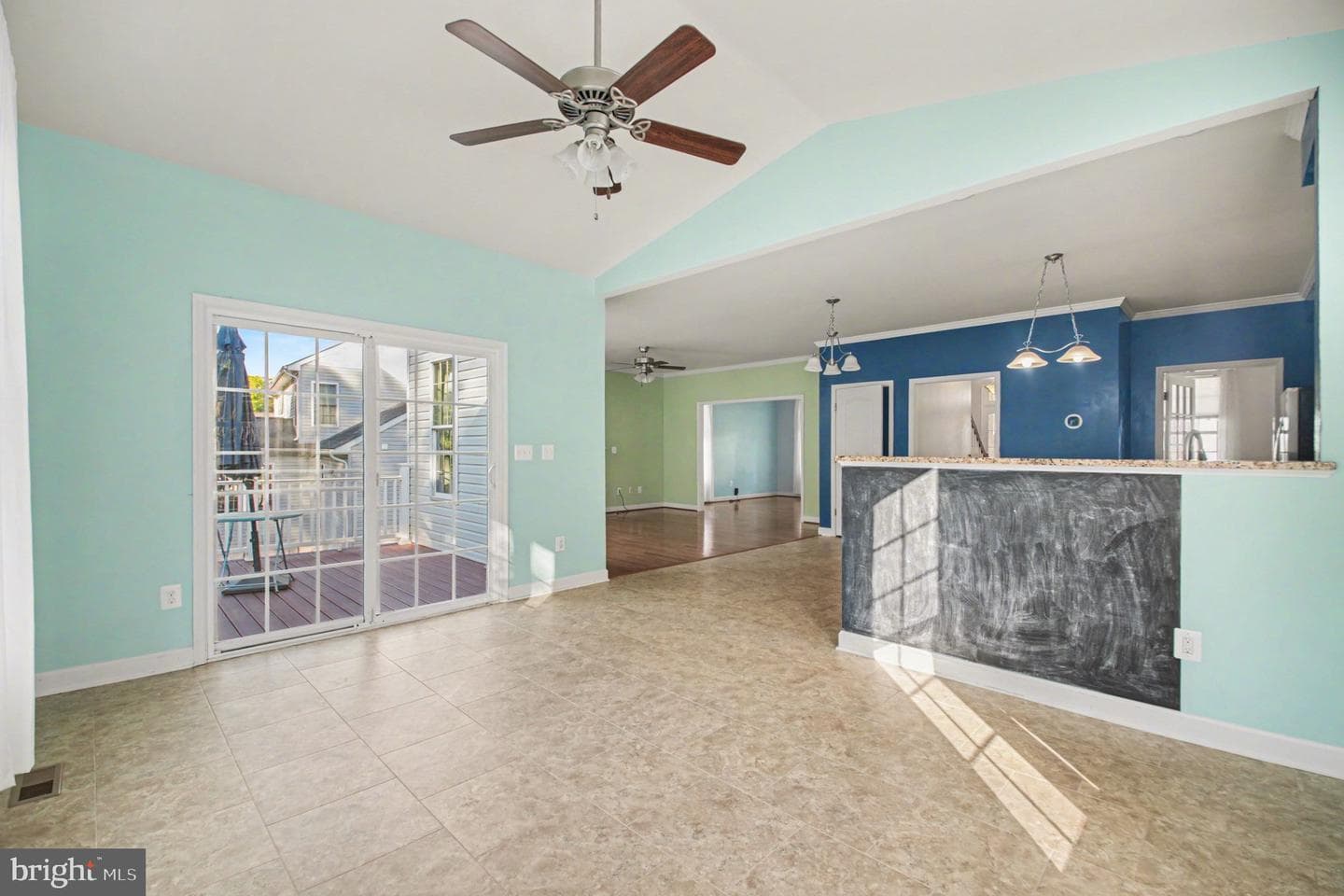 325 Phillips Street photo 8
