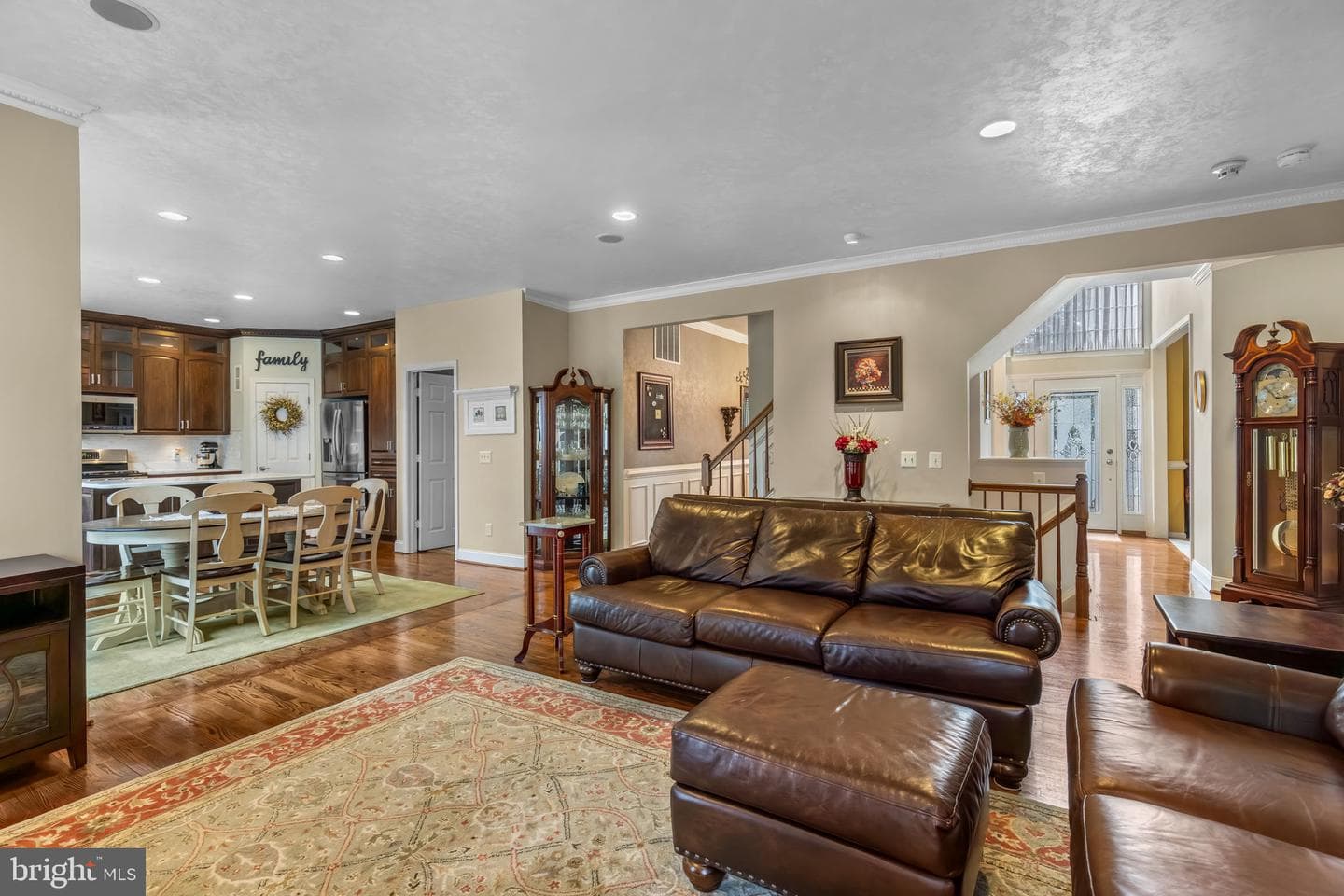12 Warwick Way photo 13