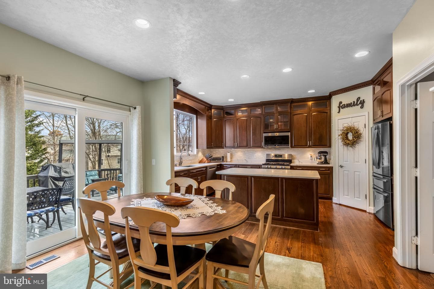 12 Warwick Way photo 14