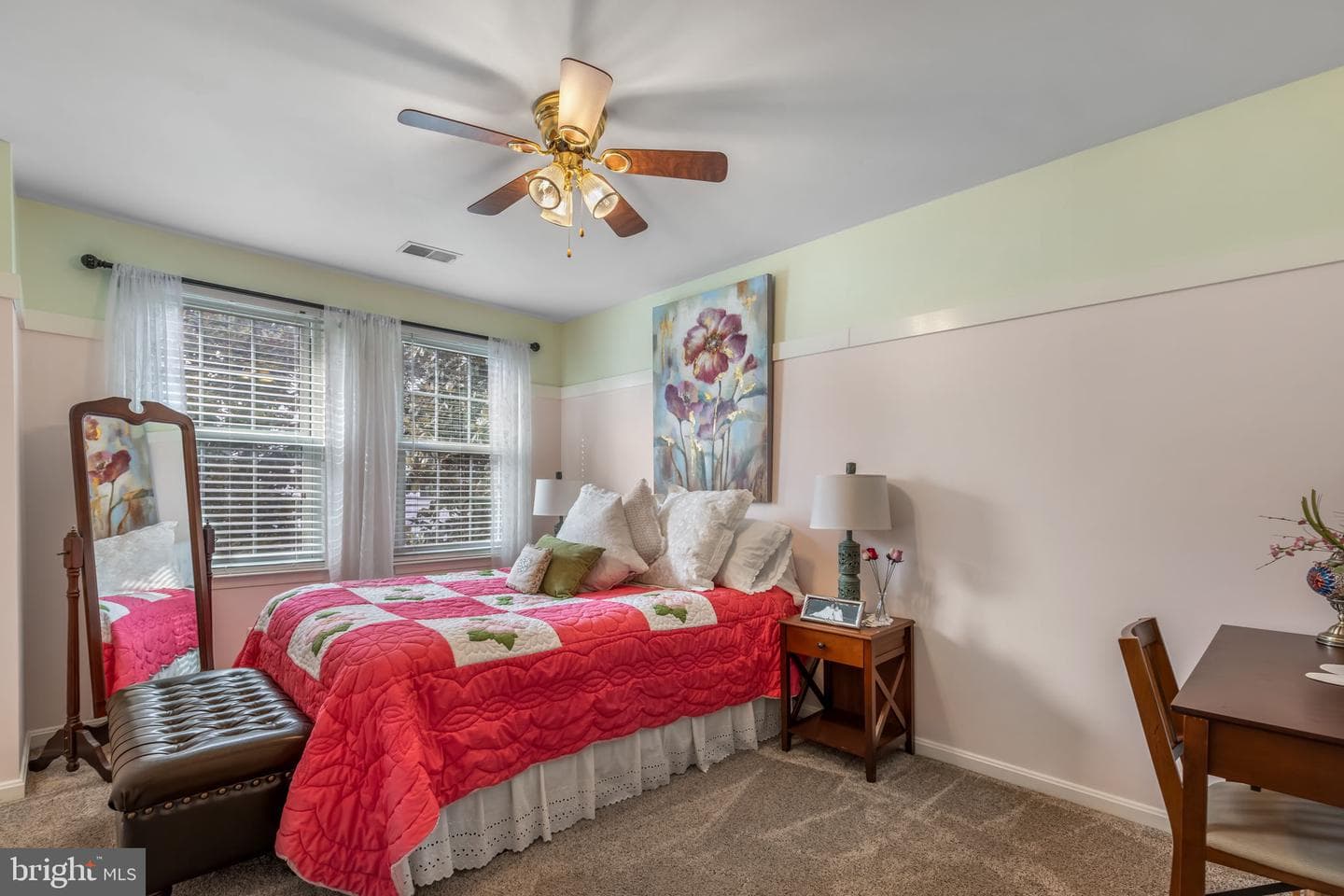 12 Warwick Way photo 31