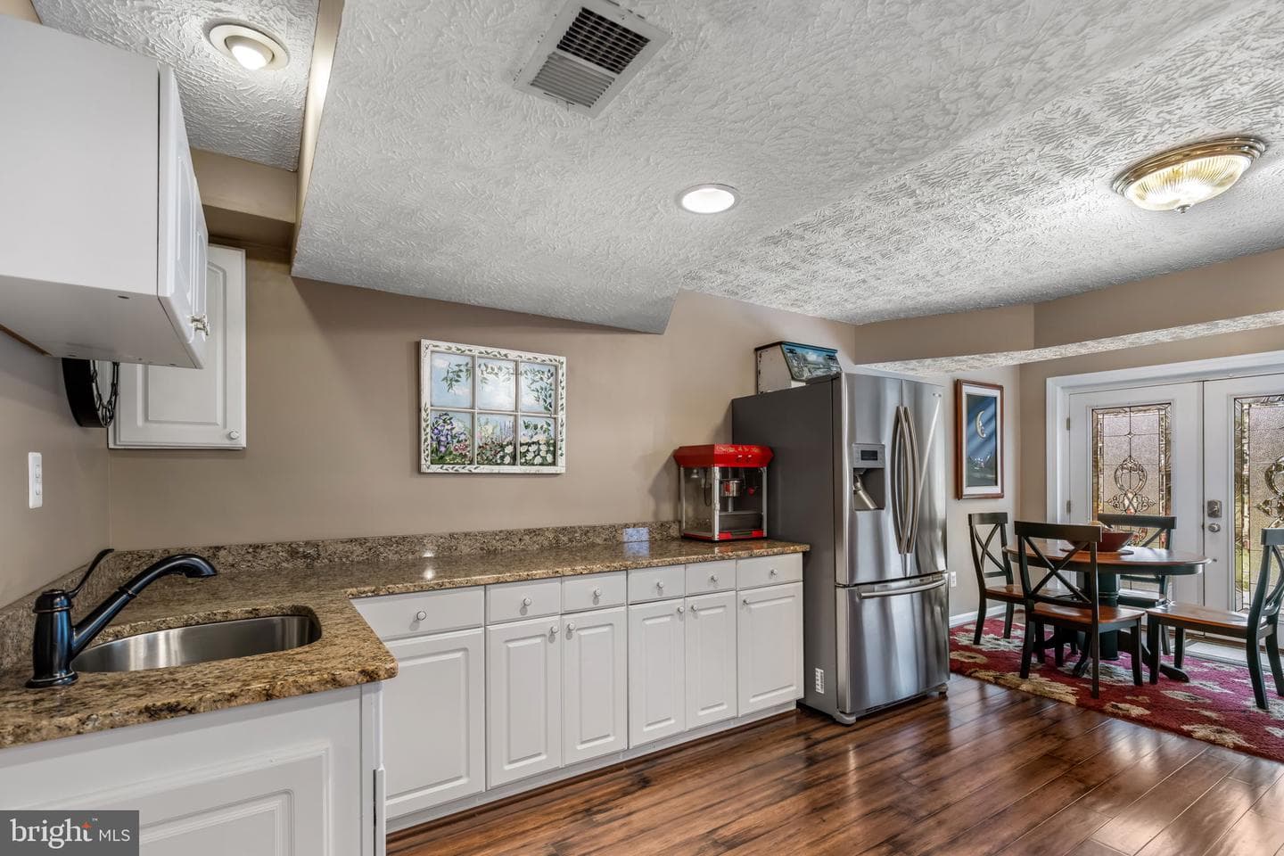 12 Warwick Way photo 37