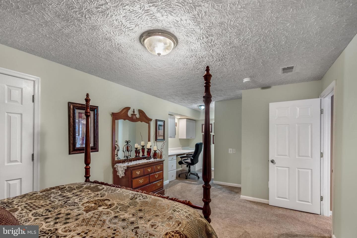12 Warwick Way photo 40
