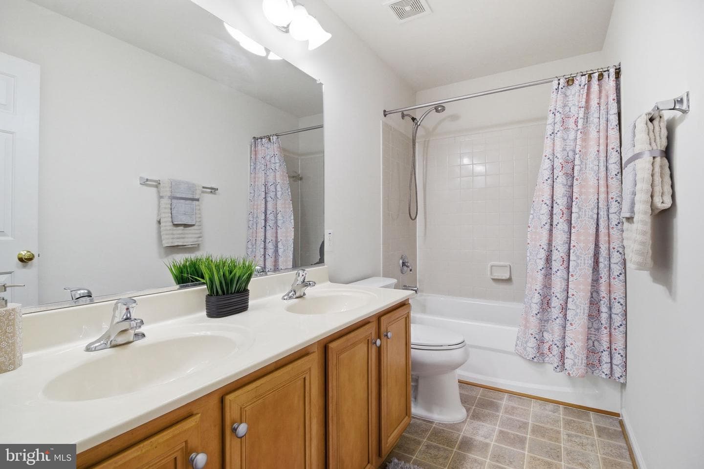 14 Saint Richards Court photo 41