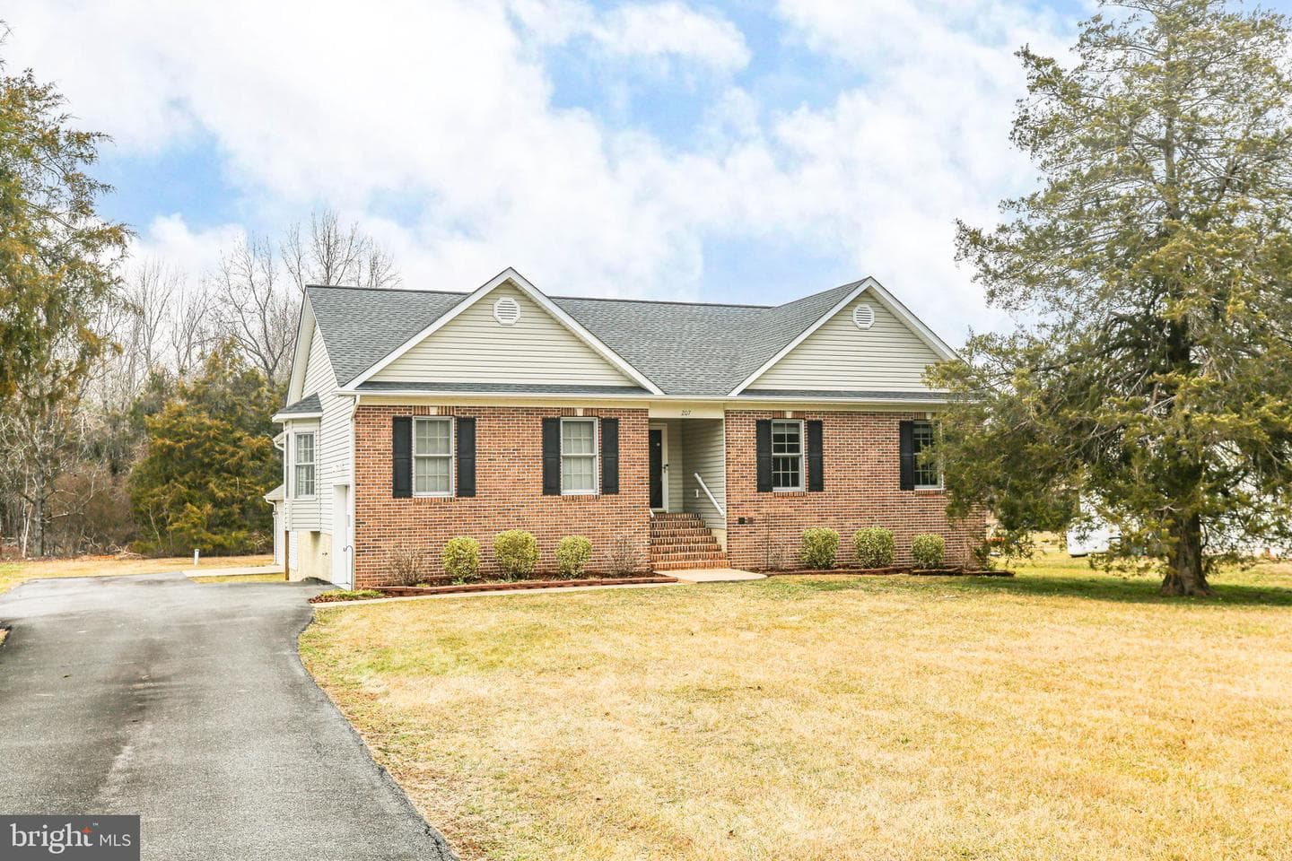 207 Old Landing Court photo 2