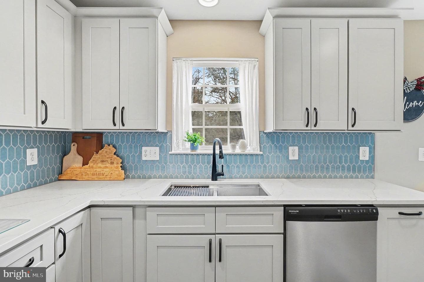 6 Summerfield Lane photo 2