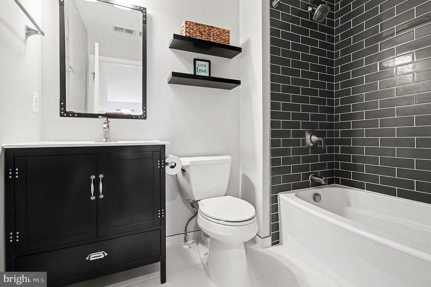6 Summerfield Lane photo 29