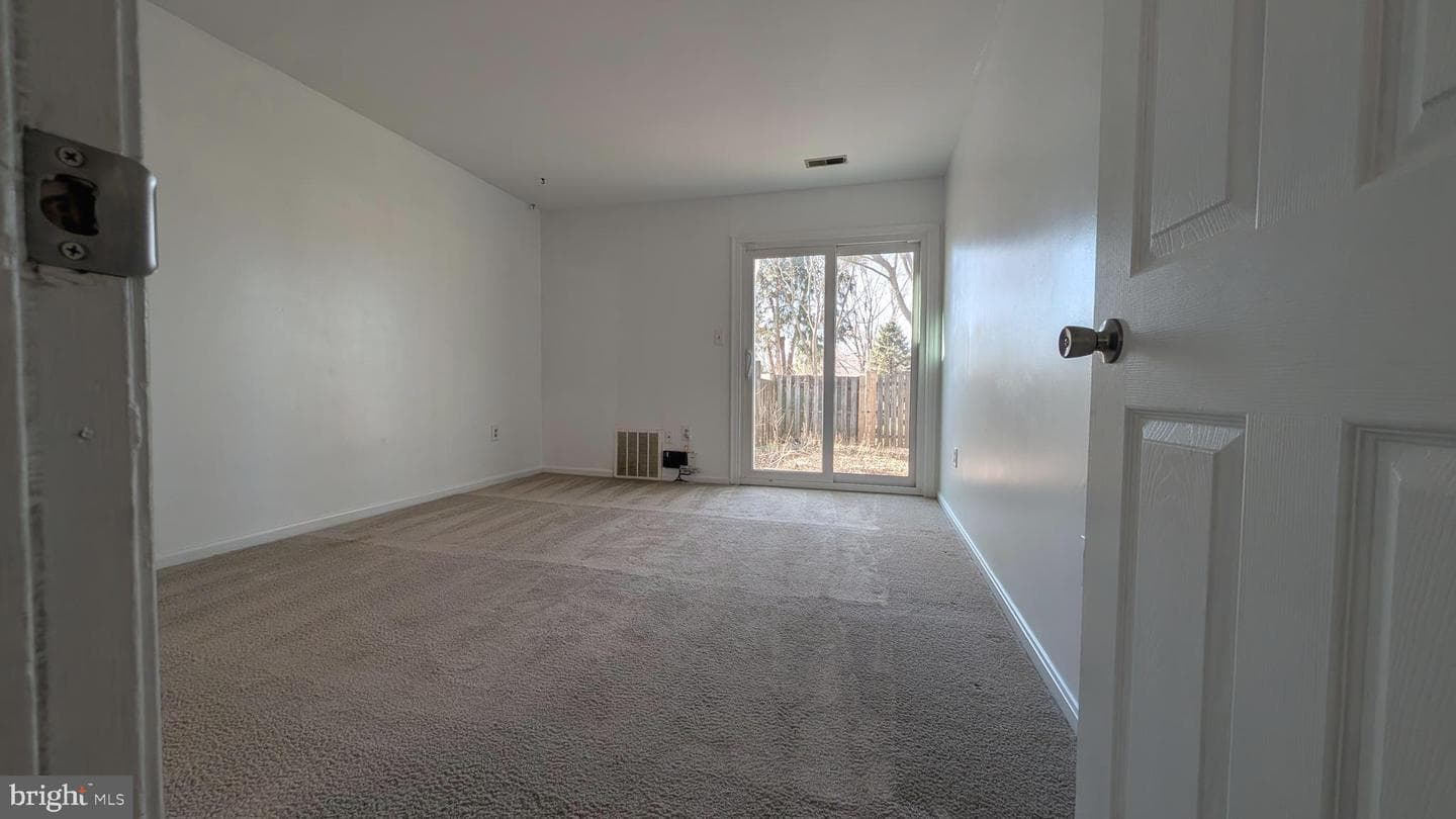 132 Matthew Court photo 24