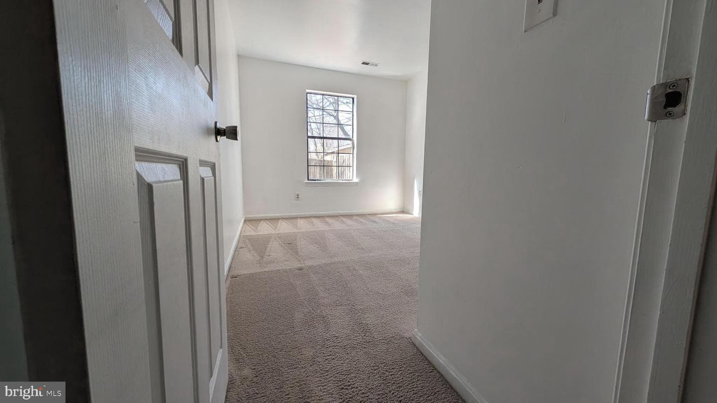 132 Matthew Court photo 25