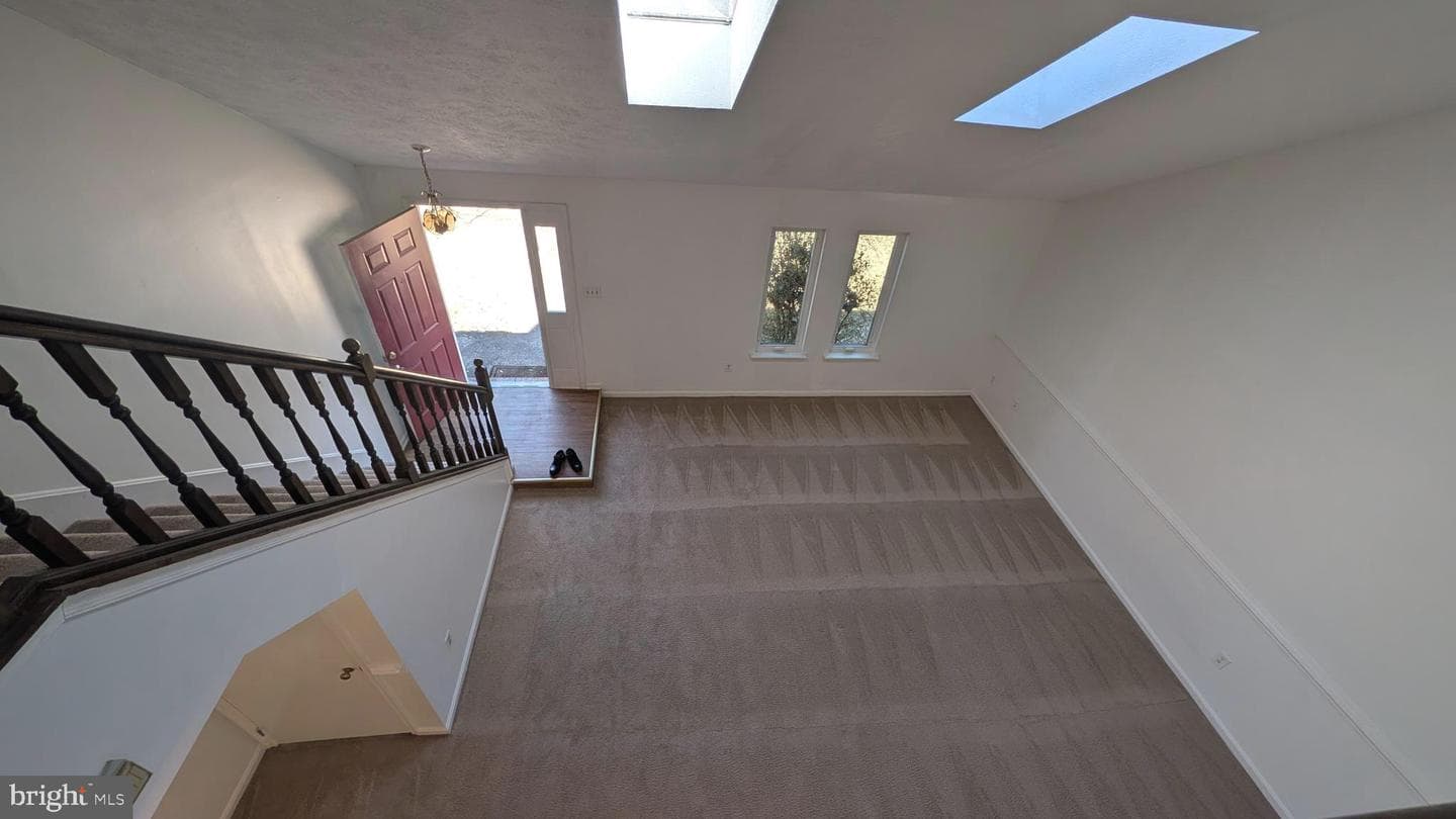 132 Matthew Court photo 3