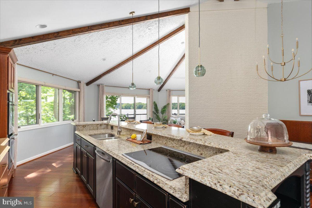 106 Shady Cove Lane photo 8