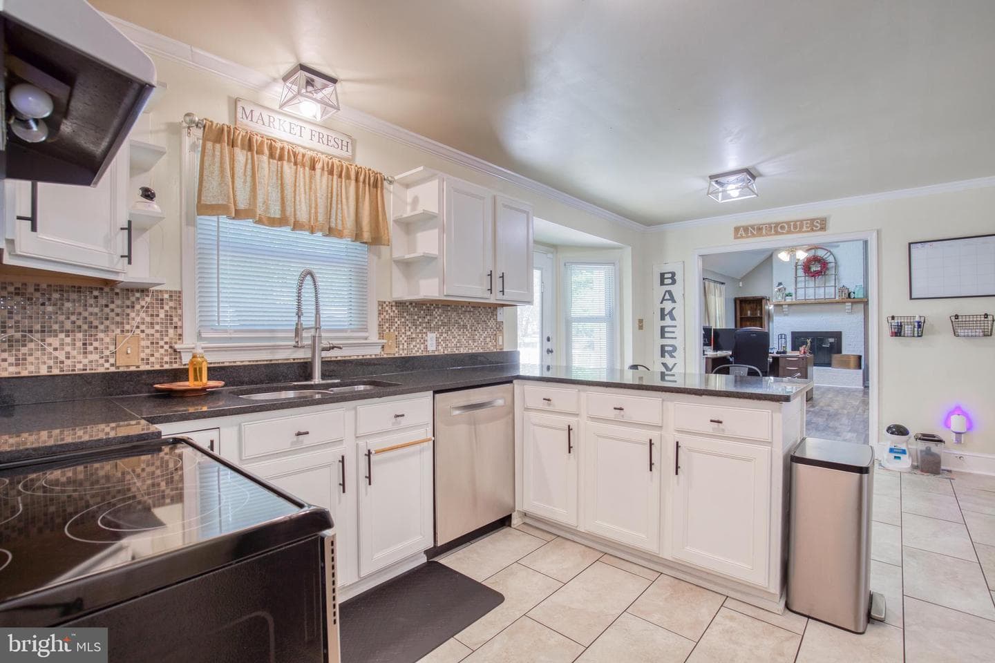 386 Ferry Road photo 13