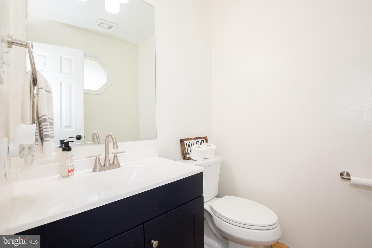 386 Ferry Road photo 18