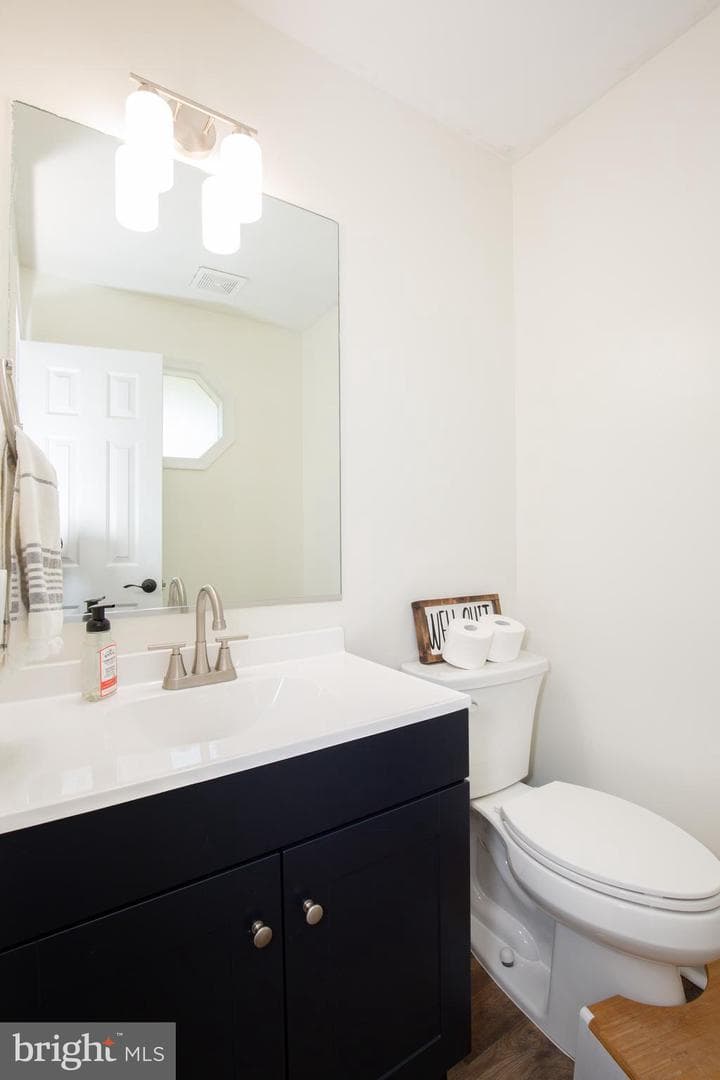 386 Ferry Road photo 19